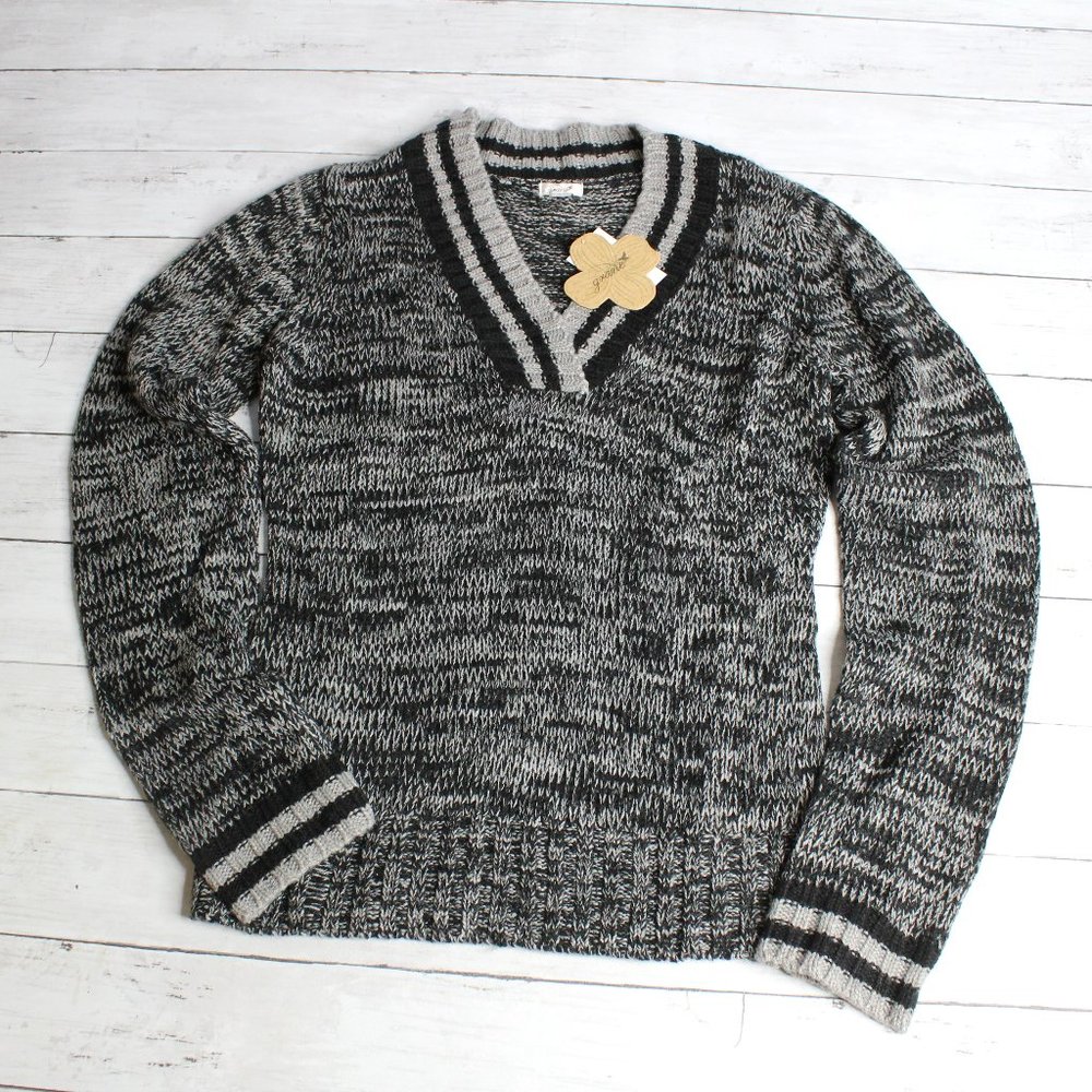 Grane Women's Pullover Sweater Size L Gray Black V Neck